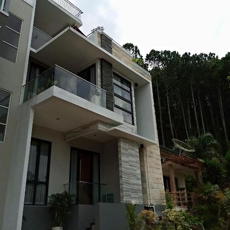 Villa Valencia Batu  Εξωτερικό φωτογραφία
