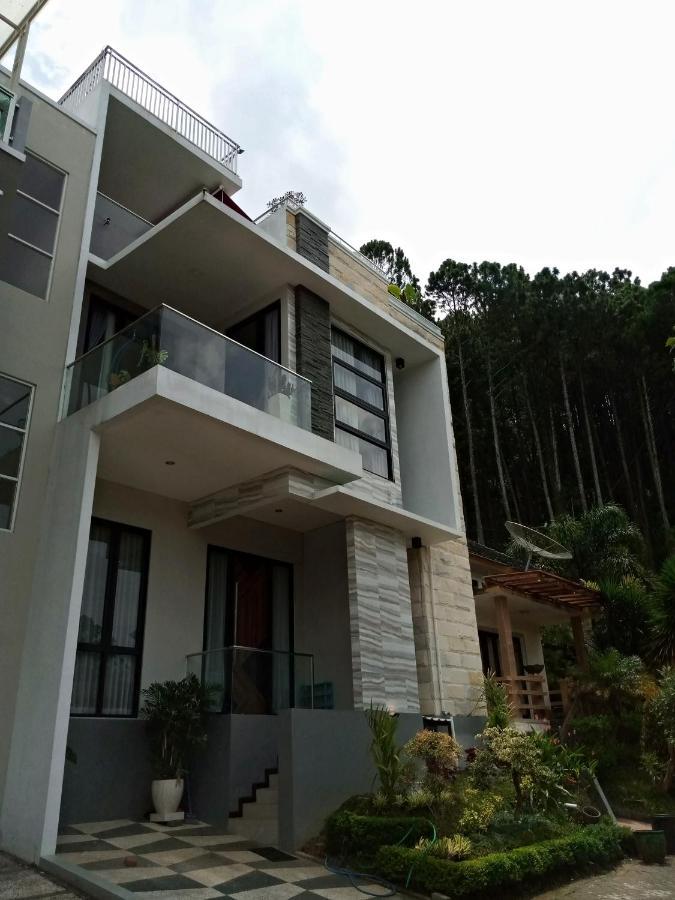 Villa Valencia Batu  Εξωτερικό φωτογραφία