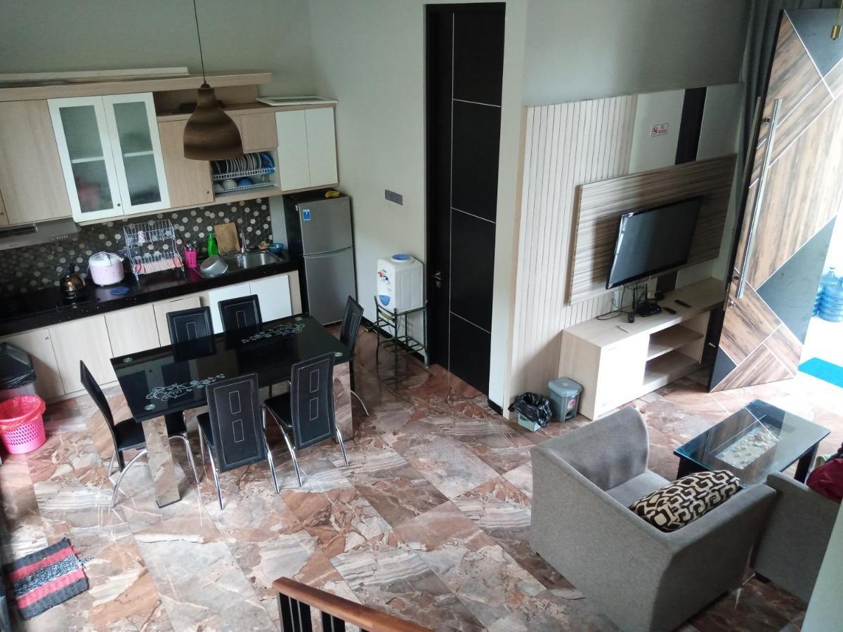 Villa Valencia Batu  Εξωτερικό φωτογραφία