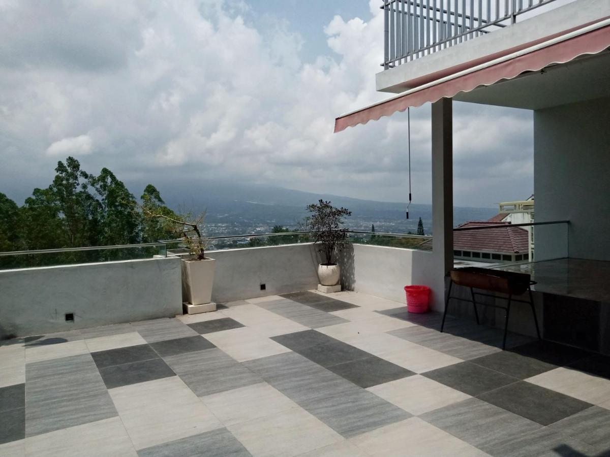 Villa Valencia Batu  Εξωτερικό φωτογραφία