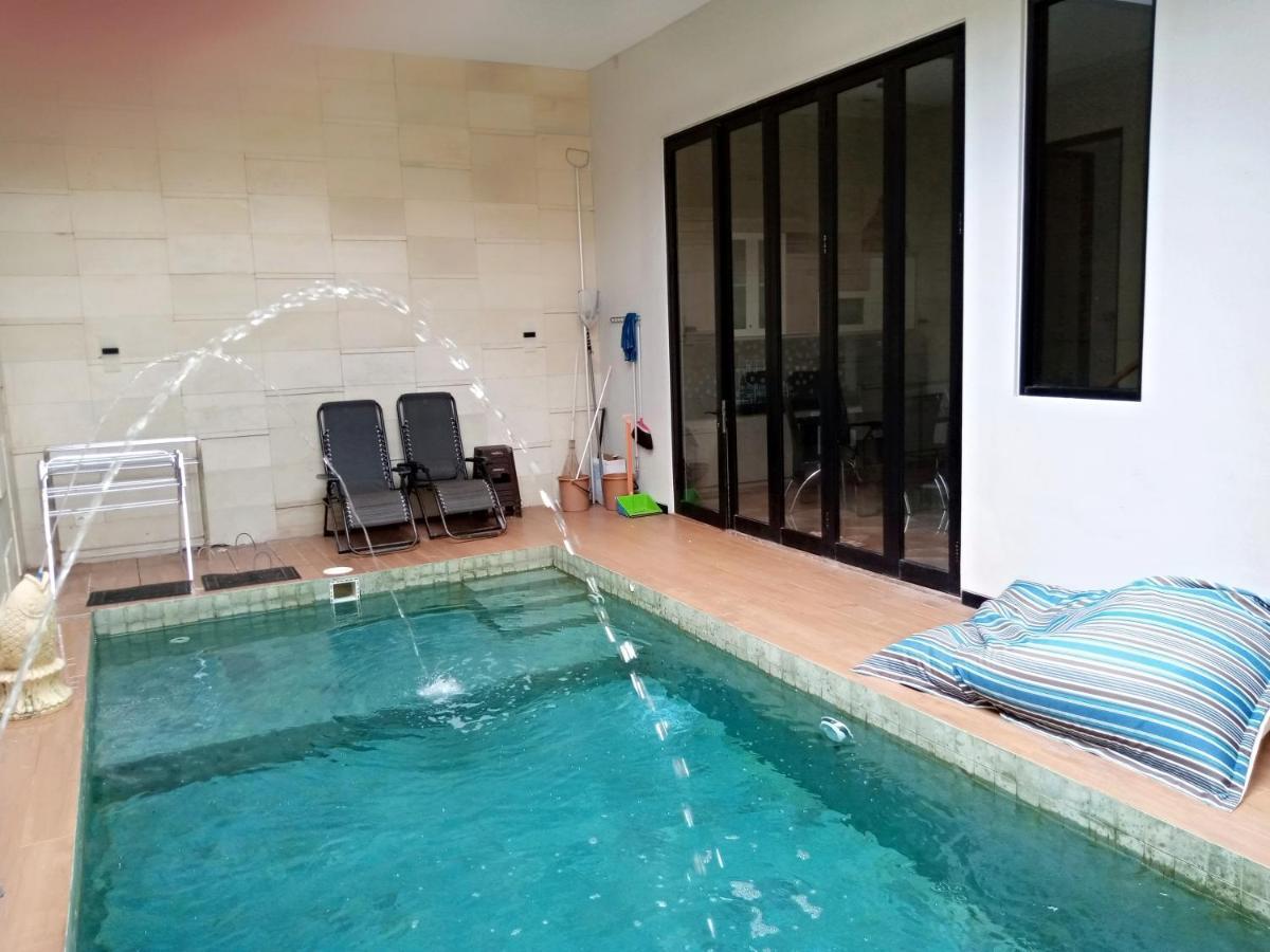 Villa Valencia Batu  Εξωτερικό φωτογραφία